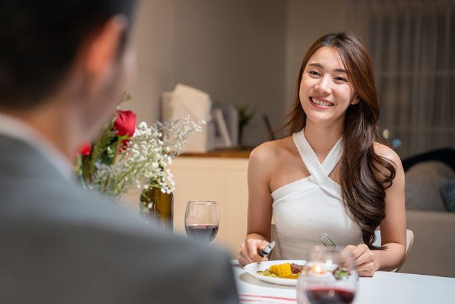 网友发现女生徵友时很敢开条件，引起讨论。（示意图：shutterstock／达志）