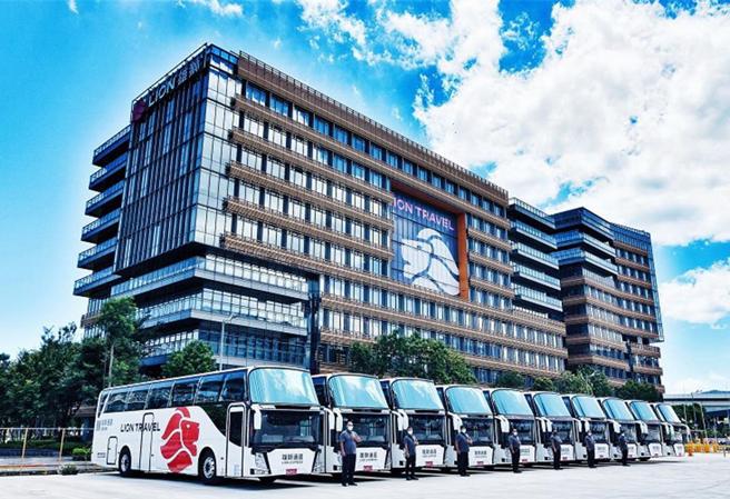 雄狮旅行社积极推动留才、徵才措施，自今年8月首度启动员工持股信托。图／雄狮旅游提供