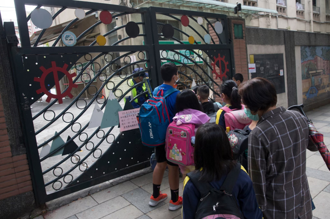 9月开学第一周，不少学校班级因肠病毒停课一周。图中学校非停课学校。（图／示意图，记者杜宜谙摄影）