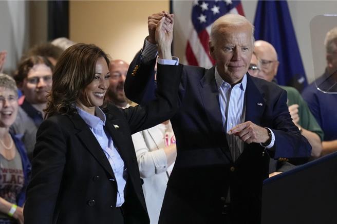 美國民主黨總統候選人、副總統賀錦麗與總統拜登，2日趁著美國勞動節，到賓州造勢。（美聯社）