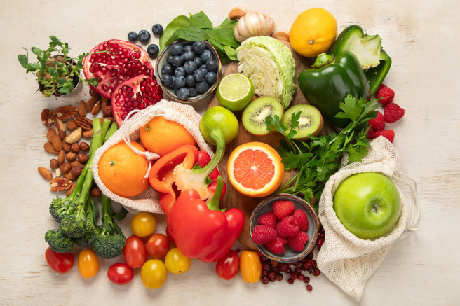 营养师高敏敏指出，黑眼圈依照成因可分为劳累型、老化型及过敏型，依照不同类型并透过饮食调整可以从根本解决问题。（示意图：shutterstock／达志）