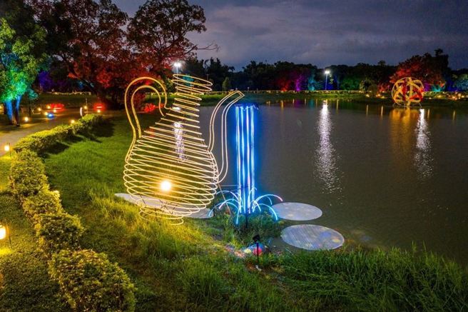 光织影舞以逐月光影为主题，打造光影桃花源（嘉义市政府提供）