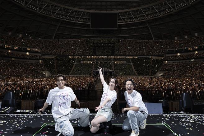 告五人首登北京體育場舉辦「宇宙超有趣」大型戶外巡演。（相信音樂提供）