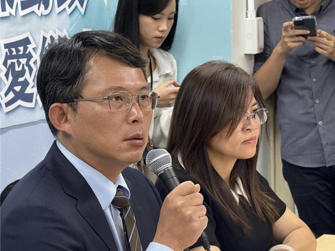 民眾党主席柯文哲无保请回，民眾党立委黄国昌指控《镜周刊》抹黑柯文哲收贿7百万，遭后者驳斥。（资料照／李奇叡摄）