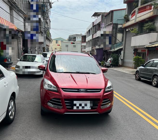 38歲張姓男子上網花新台幣8000元購買偽造車牌上路，日前被眼尖的員警攔查發現該車車牌是偽造，依法送辦。（太平警分局提供／馮惠宜台中傳真）