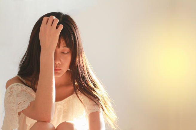 有经前头痛困扰的女性，可试着从饮食补充钙、维生素D及镁等营养素来改善。（示意图，Shutterstock／达志）