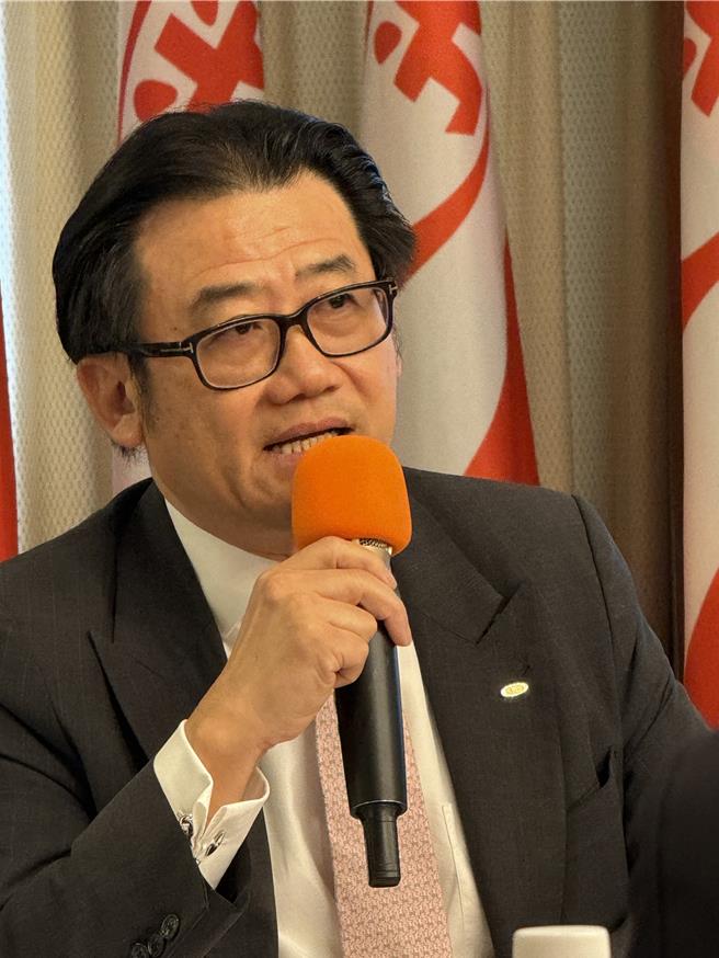 新光金總座陳恩光以新娘出嫁來形容當前狀況，強調不只新郎要來提親，更重要是拍拖，優點、缺點都認識清楚才行。(洪凱音攝／洪凱音台北傳真)