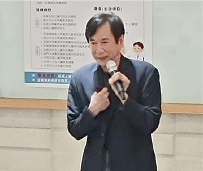 高雄长庚心藏内科主治医师洪志凌3日在正修科大以「冠状动脉心臟病」为题做专题演讲时表示，均衡饮食是保护心臟的不二法门，好好爱护心臟才能活得更久。（正修科大提供／林瑞益高雄传真）