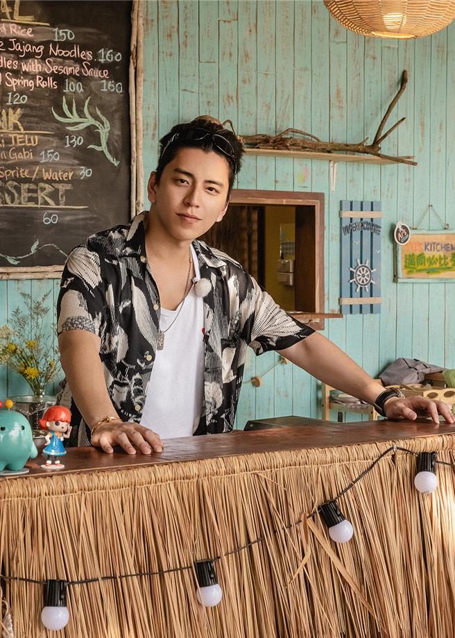 王大陆最担忧自己的英文能力。（泰坦星文创影视提供）