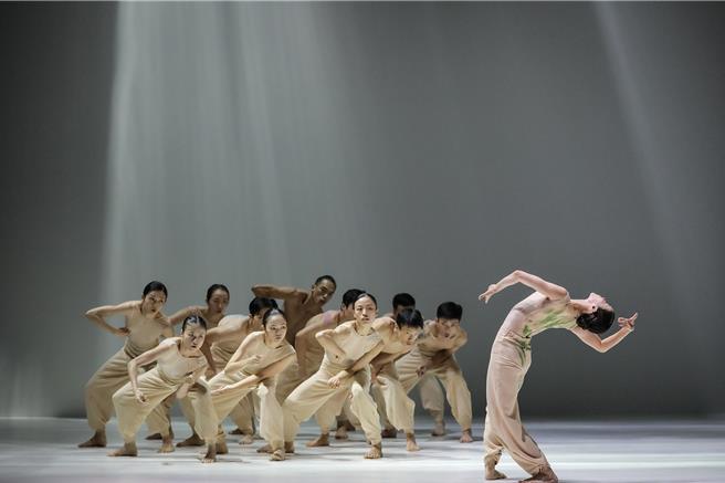 雲門舞集《定光》在德國演出大受好評。（李佳曄攝；雲門舞集提供／李怡芸傳真）