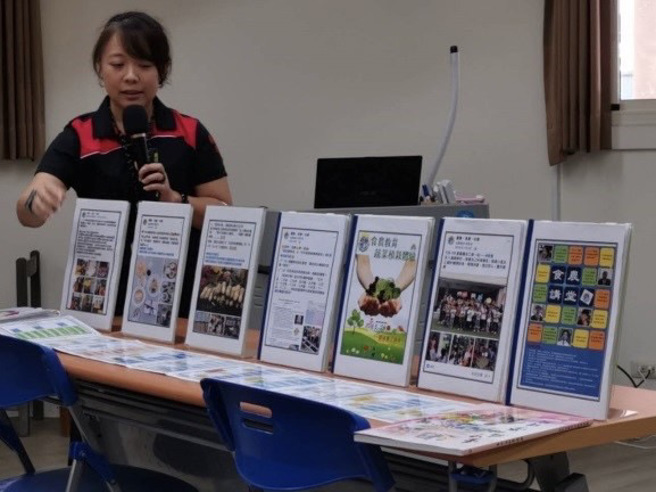 刘雅欣校长时常提供学校教师、家长及社区民眾有关教育政策及特殊教育议题的资讯。(照片/国立暨南国际大学提供)