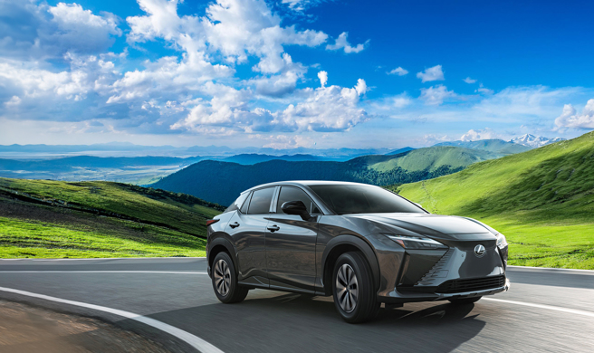 「V-PRO全锋尊荣绿能车队」以Lexus、Tesla等高端电动与油电混合车型，打造高端客静奢体验的同时减少碳排放。（图片来源/业者提供）