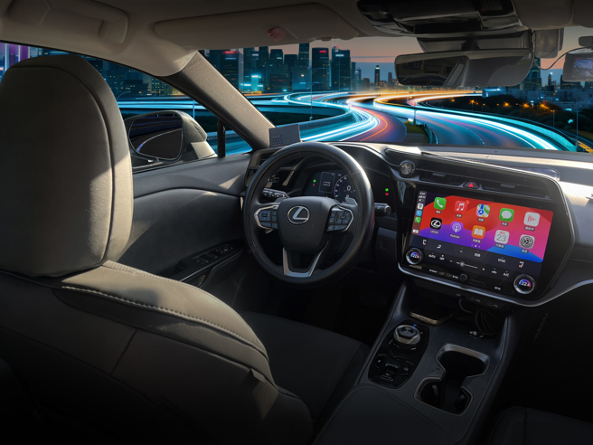 内敛沉稳的内装，有着最先进的驾驶辅助系统（ADAS）和GPS定位追踪系统的卓越性能，确保每一次出行的安全与顺畅（图片来源/业者提供）