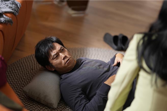 顏正国剧中因早泄问题求助杨谨华。（壹壹影业提供）