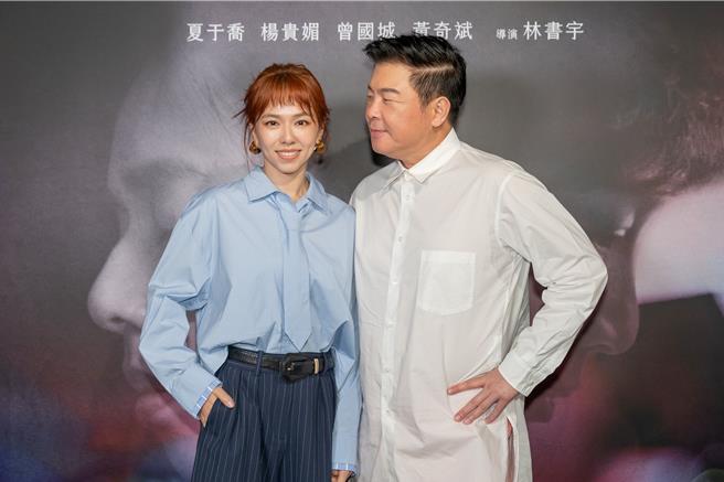 夏于乔（左）、曾国城过去曾一起主持《型男大主厨》，如今在电影《小雁与吴爱丽》呈现精彩对手戏。（牵猴子提供）