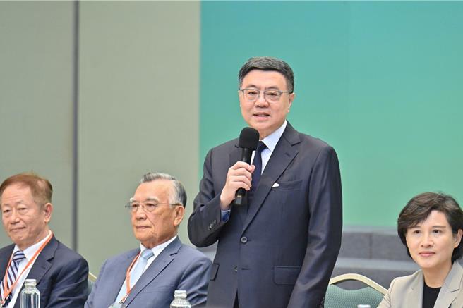 行政院經濟委員會首場顧問會議落幕，行政院長卓榮泰會後致詞，也提出三領域的關注重點，有AI應用、缺工觀測、人才培訓等。（行政院提供）