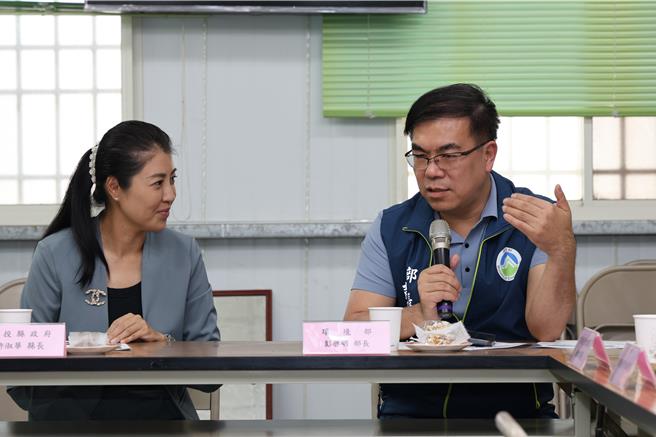 彭啟明認為垃圾問題比氣候變遷更迫切，上任百日移除5座垃圾山，盼2年內移除全台剩餘48座垃圾山，支持許淑華蓋垃圾焚化爐。（楊靜茹攝）