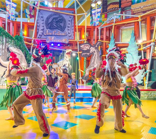 劍湖山世界限定日加碼「恐龍驚魂夜」邀消費者來開箱。（劍湖山世界提供／吳娮翎台北傳真）