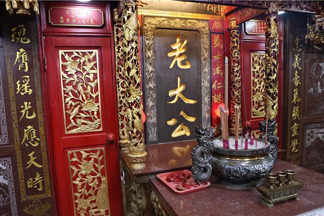 2024甲辰鷄籠中元祭關龕門和交接手爐儀式今（3）日於老大公廟及慶安宮隆重舉行。圖為關上之龕門。（基隆市文化觀光局提供／徐佑昇基隆傳真）