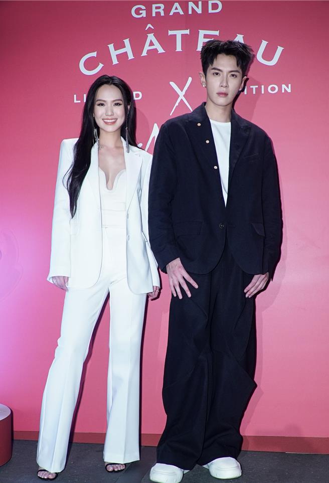 孫盛希（左）和柯震東今晚擔任酒品活動大使。（羅永銘攝）