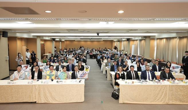 亞利桑納州的代表團一行30人陣容龐大。（業者提供）