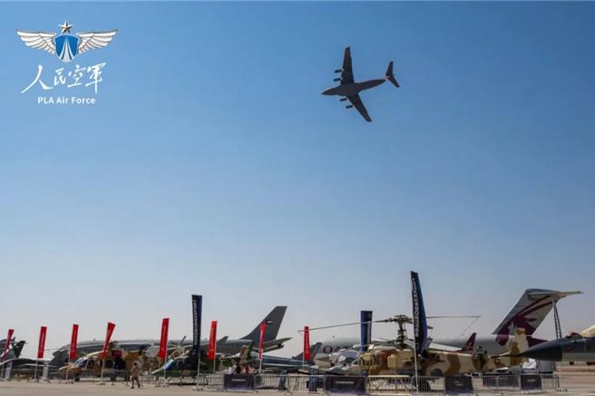 共军运-20海外航展首秀，亮相埃及航展。图为运-20滑行准备起飞。（大陆人民空军）