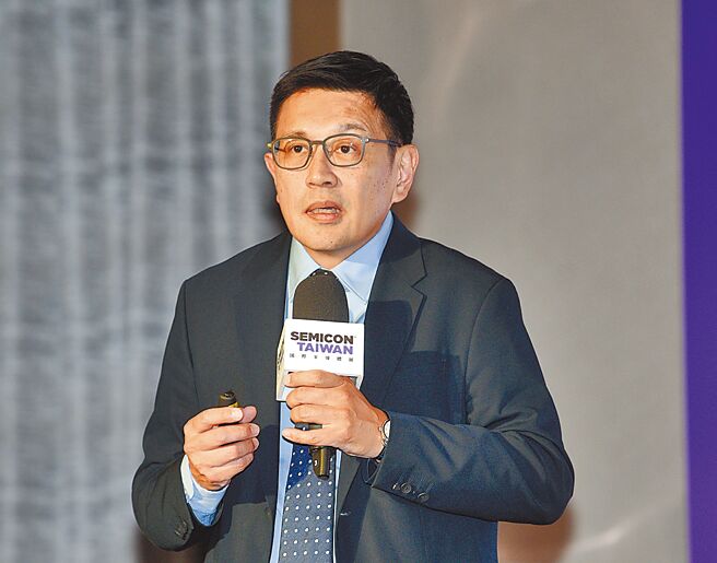 SEMICON Taiwan 2024国际半导体展展前记者会2日举行，SEMI全球行销长暨台湾区总裁曹世纶出席。（顏谦隆摄）