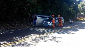 淡水2車巷弄內碰撞！女駕駛一度受困 意識清醒無需送醫