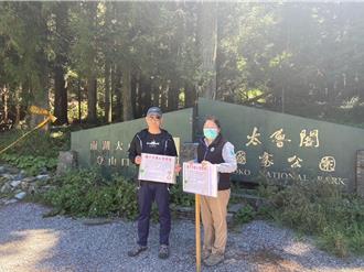 太残忍！放任哈士奇猎捕小山猪 太管处开罚饲主