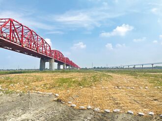 云林 防尘稻草席遭疑卡蚵棚 四河署否认