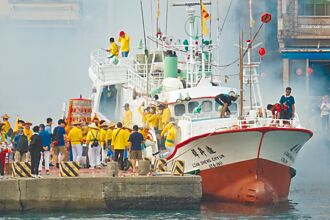 小琉球迎王祭 逡港腳環島揭序