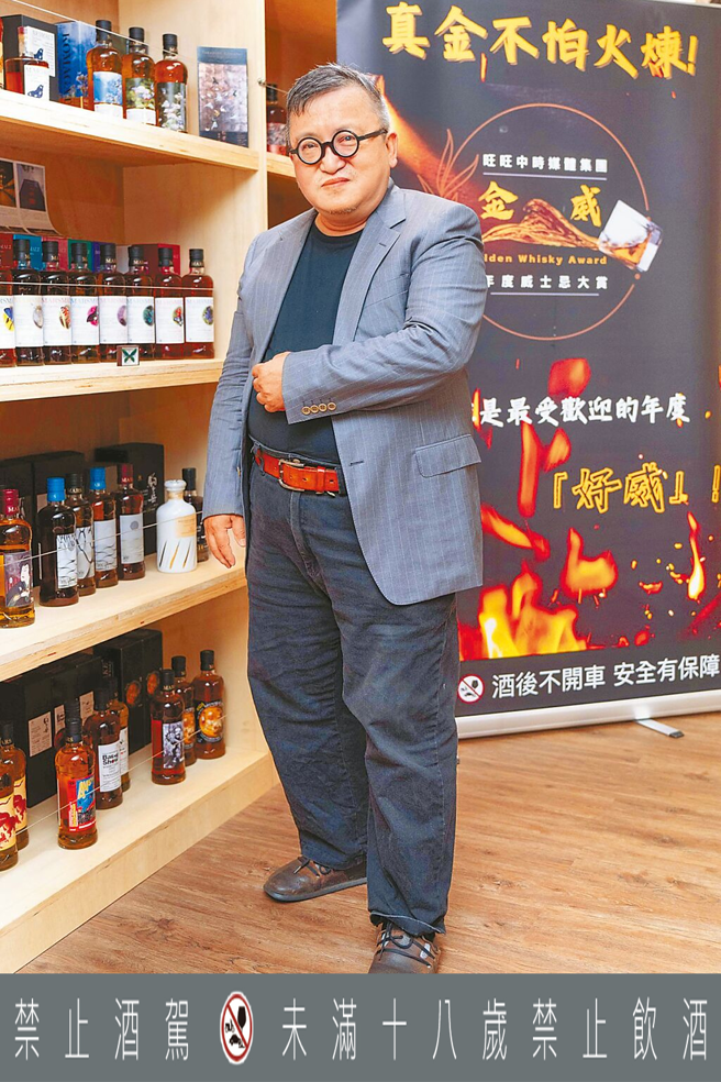 金威獎「生活玩家」盲測評審──藏酒論壇編輯總監蘇重。（吳松翰攝）飲酒過量 有礙健康
