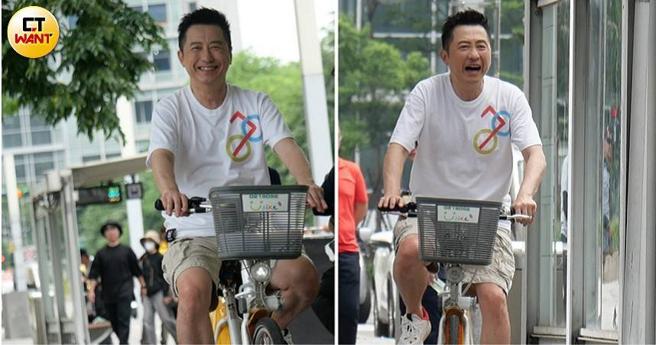 「哈林」庾澄庆8月28日被本刊直击在台北市政府前骑单车。（图／本刊摄影组）