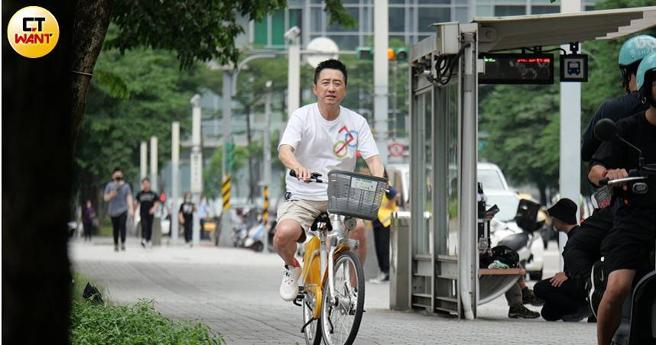 本刊日前直击哈林拍摄市府公益广告，走自然健康路线。（图／本刊摄影组）