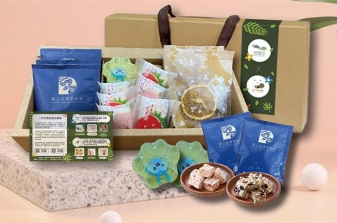 「Re'me果菓」及「綠腳印國際股份有限公司」推出永綠意奇趣果物聯名禮盒。（桃市青年局提供／呂筱蟬桃園傳真）