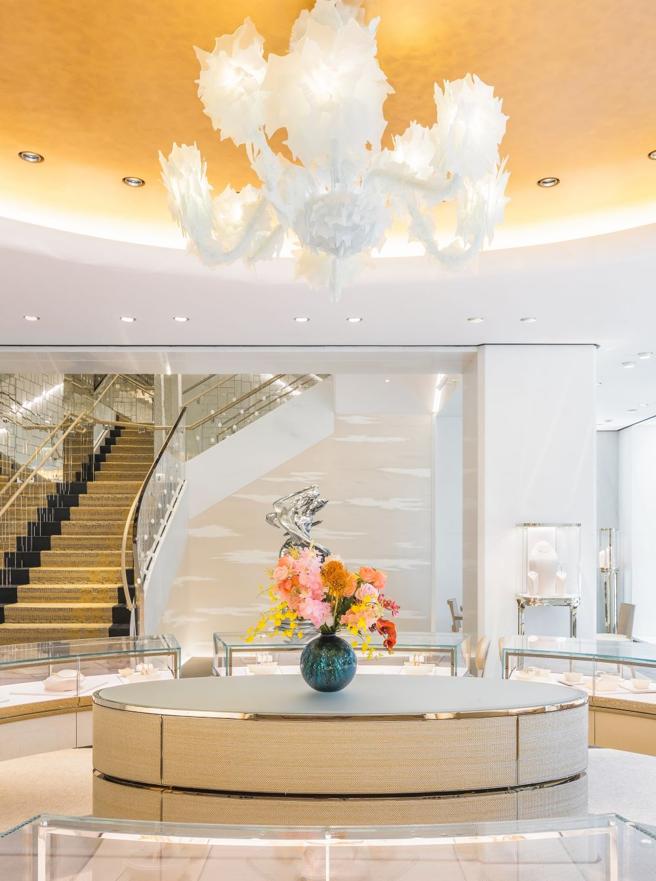 TIFFANY店裝邀請紐約建築大師Peter Marino操刀，營造柔和色調襯托整體空間。（Tiffany & Co.提供）