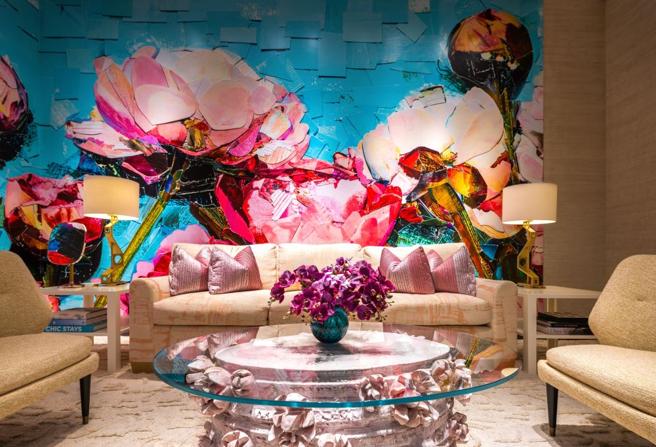 位於一樓的VIP沙龍，邀請藝術家維克穆尼斯 (Vik Muniz)以拼貼藝術創作絢麗牡丹裝飾牆面。（Tiffany & Co.提供）