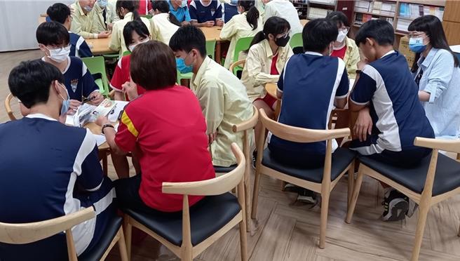 探究实作评量学生施测。（教育部提供／林志成台北传真）