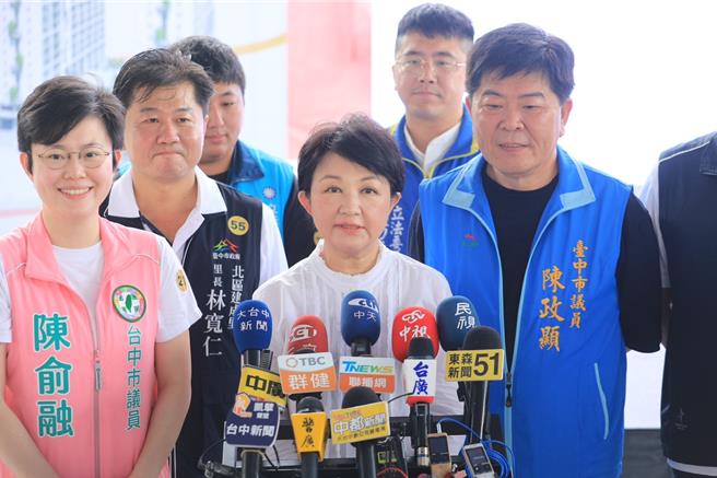 國慶主視覺出爐，台中市長盧秀燕則肯定這個設計非常具有中華民國意象。（馮惠宜攝）