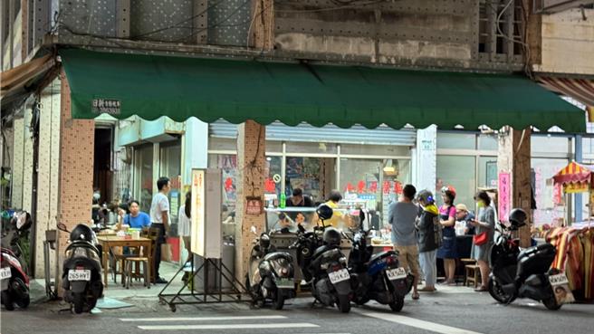 高雄在地老字号、经营近30年的「山东麻酱麵」，突然宣布9月21日结束营业，令不少老饕直呼不舍。（柯宗纬摄）