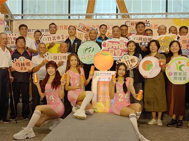 新竹县农会推出柑桔气泡饮，4日正式亮相上市。（邱立雅摄）