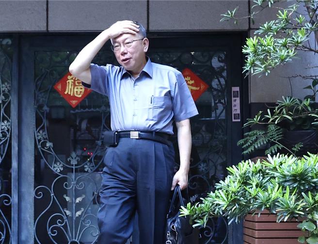 林洲民今（4）日表示，處理京華城容積率的時候，都發局必須定時跟柯文哲報告，因此他除了晨會報告，也以文字方式上呈市長室。（陳俊吉攝）