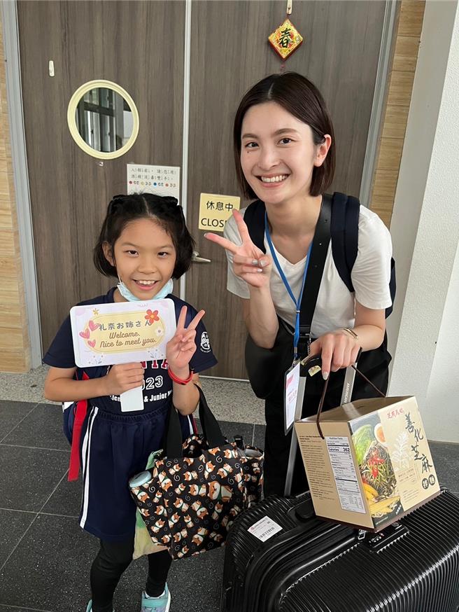 莲潭国中小学学生和日本爱知县立大学外国语学系学生相见欢。（莲潭国中小学提供／宝智华台南传真）