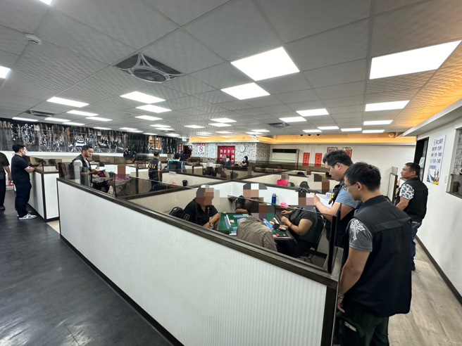 海軍中校帶隊，2艦隊9軍士官靠泊基隆上岸豪賭遭活逮 。(戴志揚翻攝)