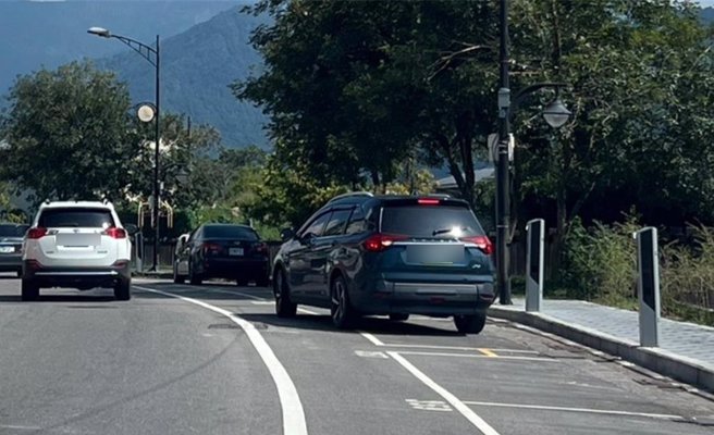 埔里镇即日起至明年8月底，单日收费上限从240元降为120元，并请警方加强取缔违规停车。（杨静茹摄）