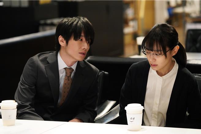 电影《老师的善意谎言》找来风间俊介（左）和奈绪主演。（华映提供）