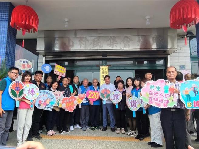 公館鄉尖山社區照顧關懷據點4日揭牌啟用，成為苗栗縣第220個關懷據點。（苗栗縣政府提供／謝明俊苗栗傳真）