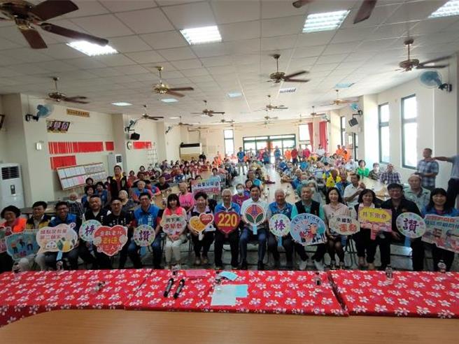 公館鄉尖山社區照顧關懷據點4日揭牌啟用，成為苗栗縣第220個關懷據點。（苗栗縣政府提供／謝明俊苗栗傳真）