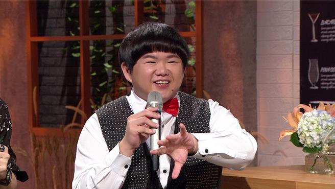 小胖（林育羣）是位美聲歌手。（年代提供）