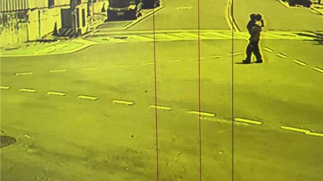 新竹市香山區1間國小附幼，午休時間竟有1名年約2歲的幼童跑出校園。（翻攝照片／王惠慧新竹傳真）